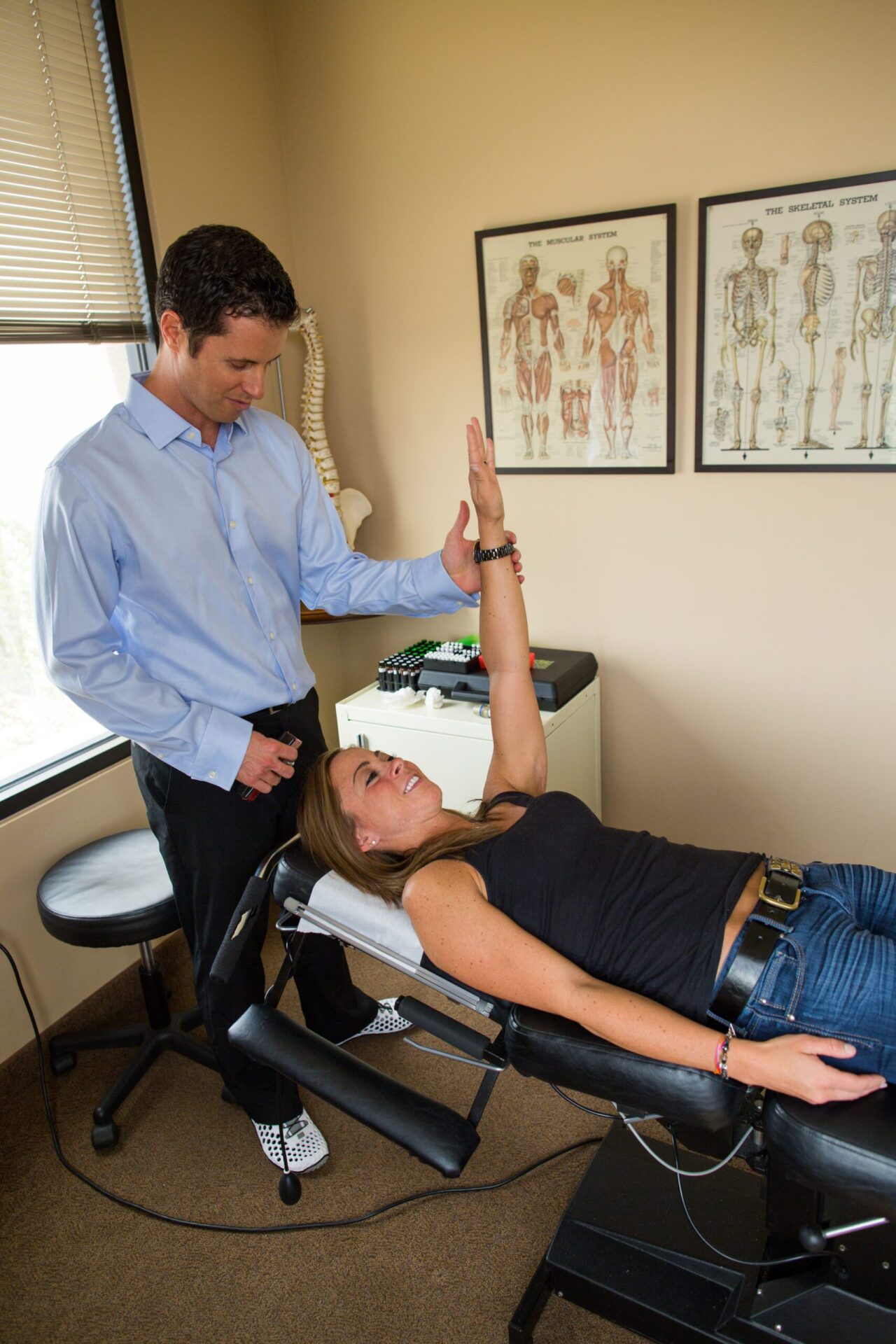 Dr. Jeffrey Robinson, DC) Scottsdale chiropractor, acupuncturist and physiotherapist with over 25 years of experience